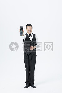 男服务员刷卡服务 提升企业形象的新策略